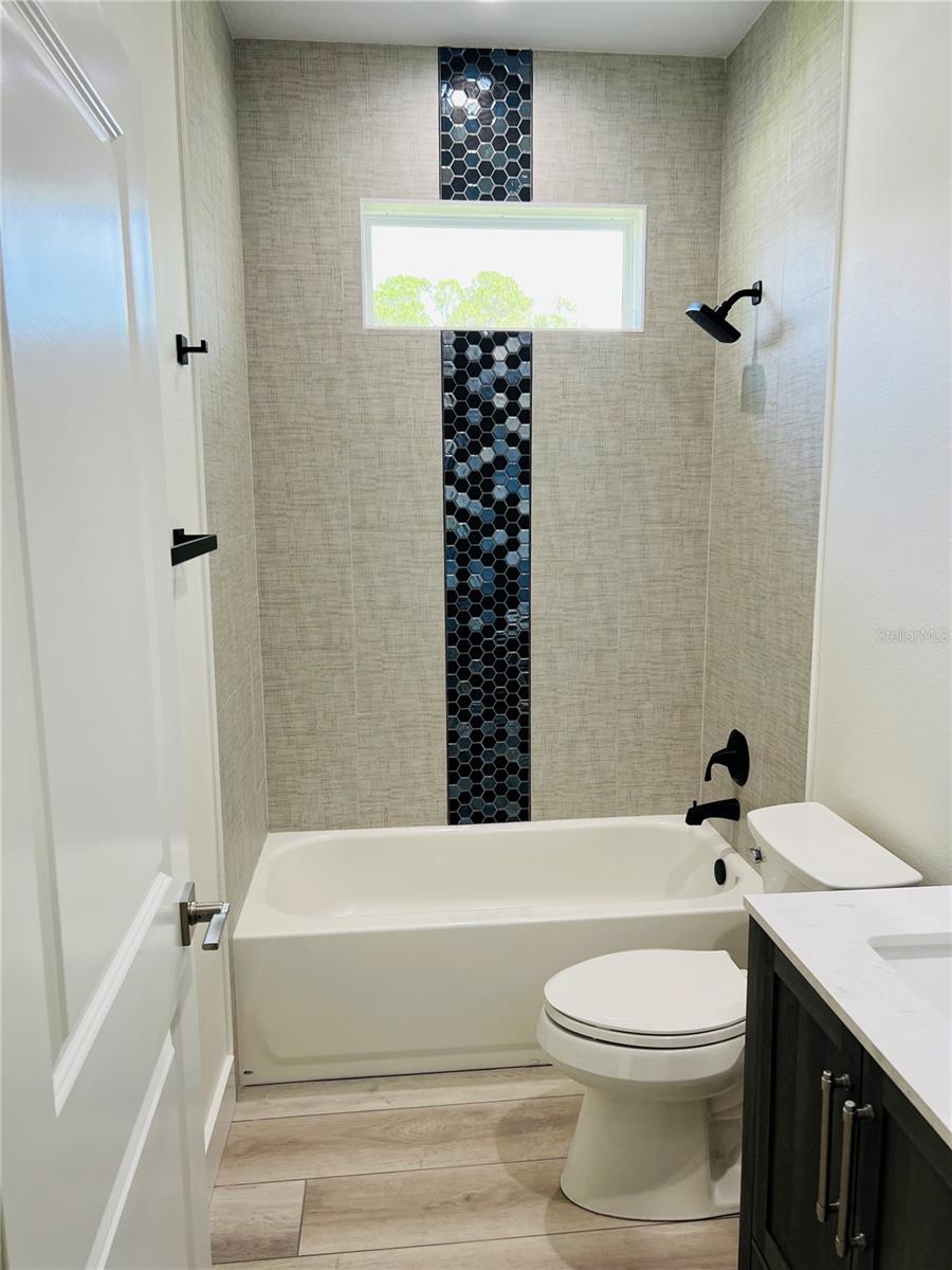 Image 16 of 21 For 40 Post Tree Lane