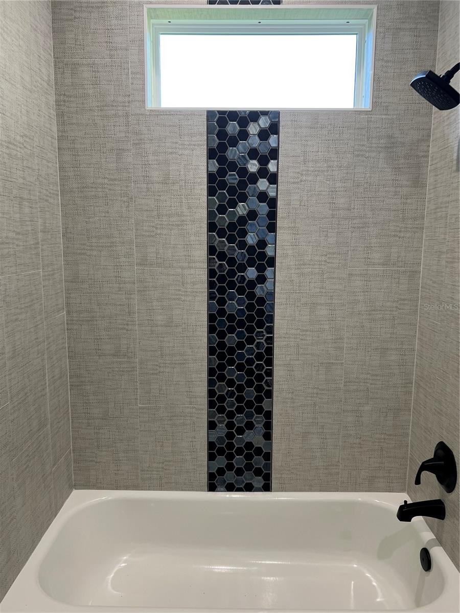 Image 17 of 21 For 40 Post Tree Lane