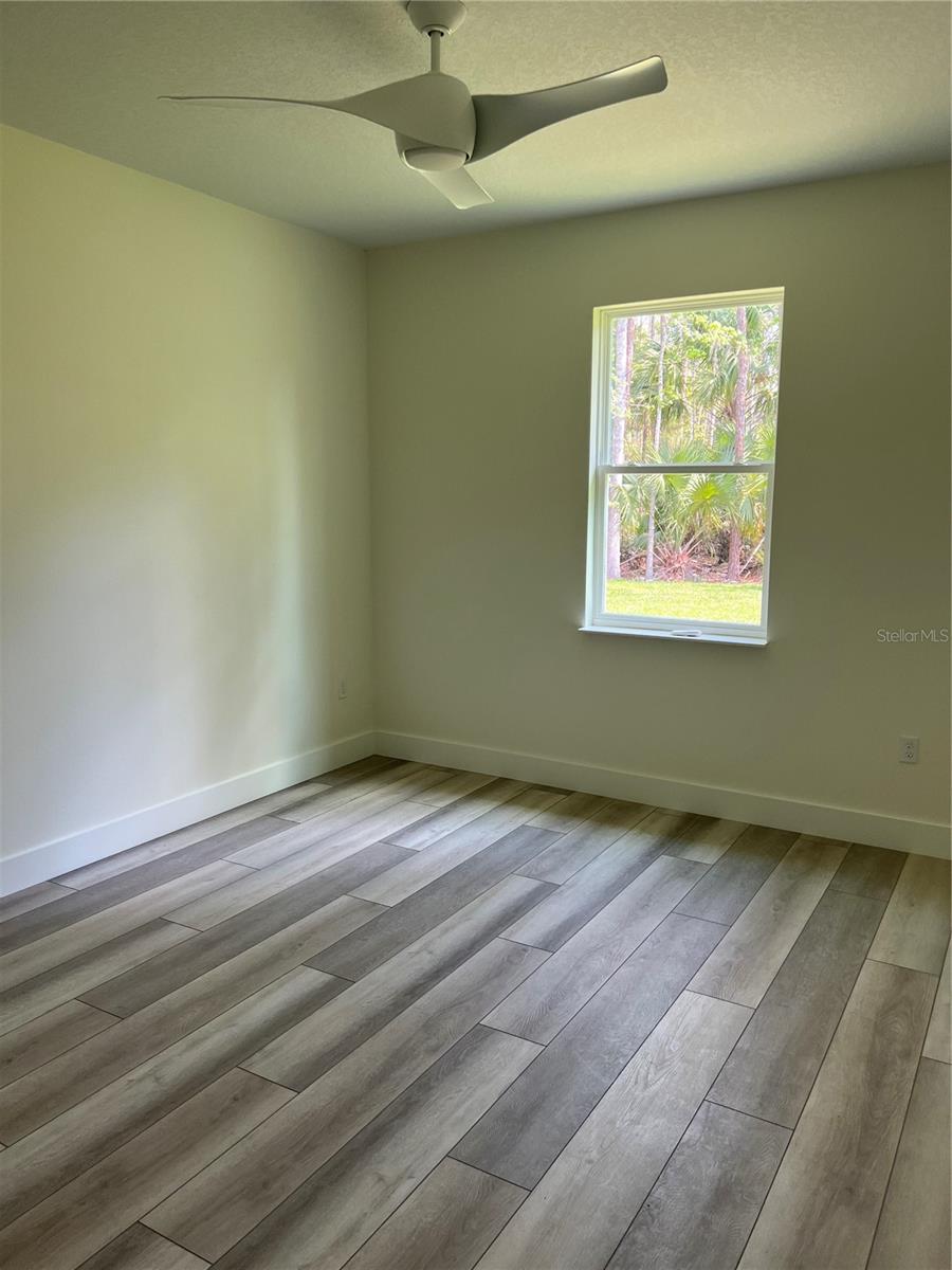 Image 18 of 21 For 40 Post Tree Lane