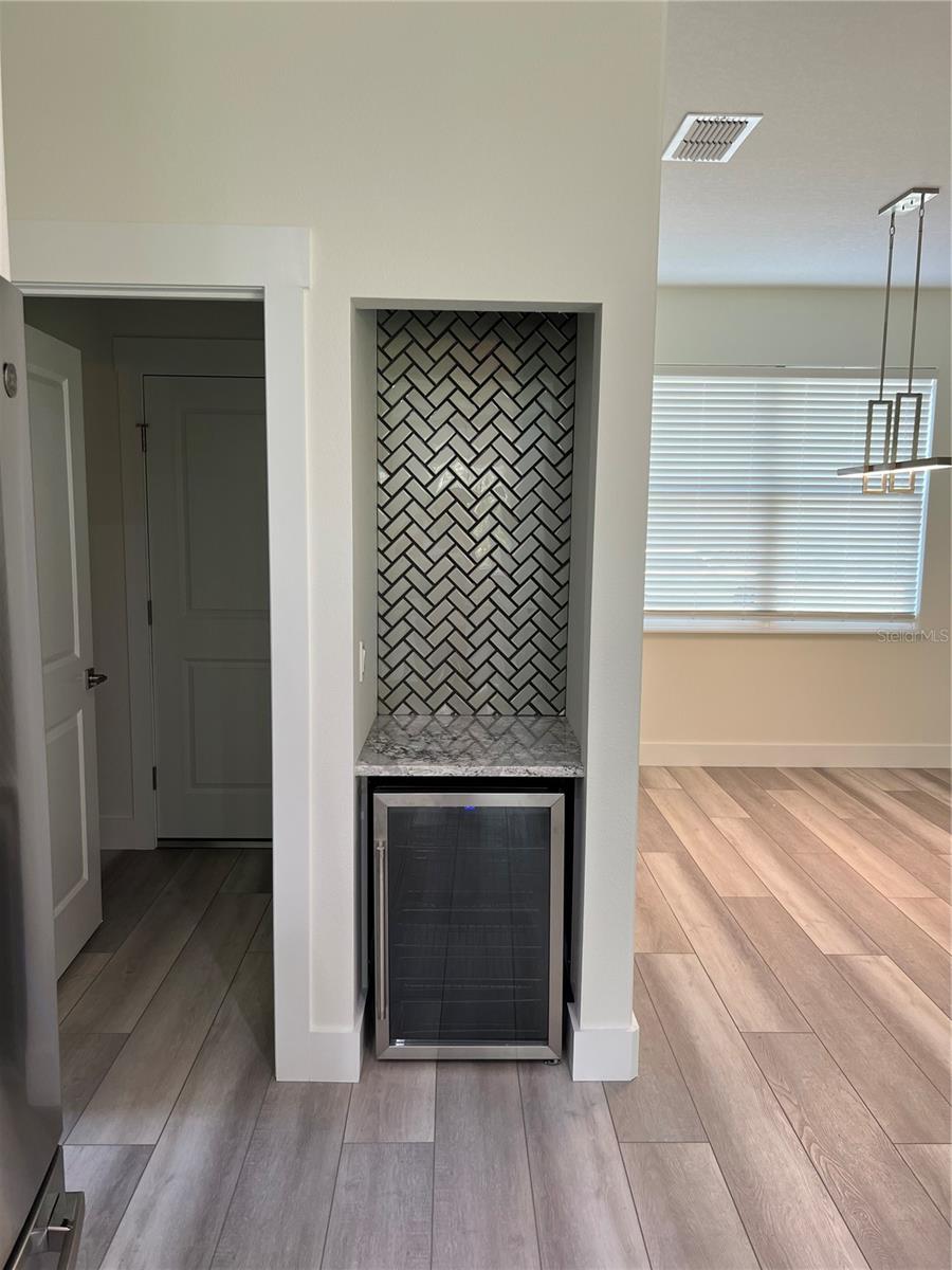 Image 7 of 21 For 40 Post Tree Lane