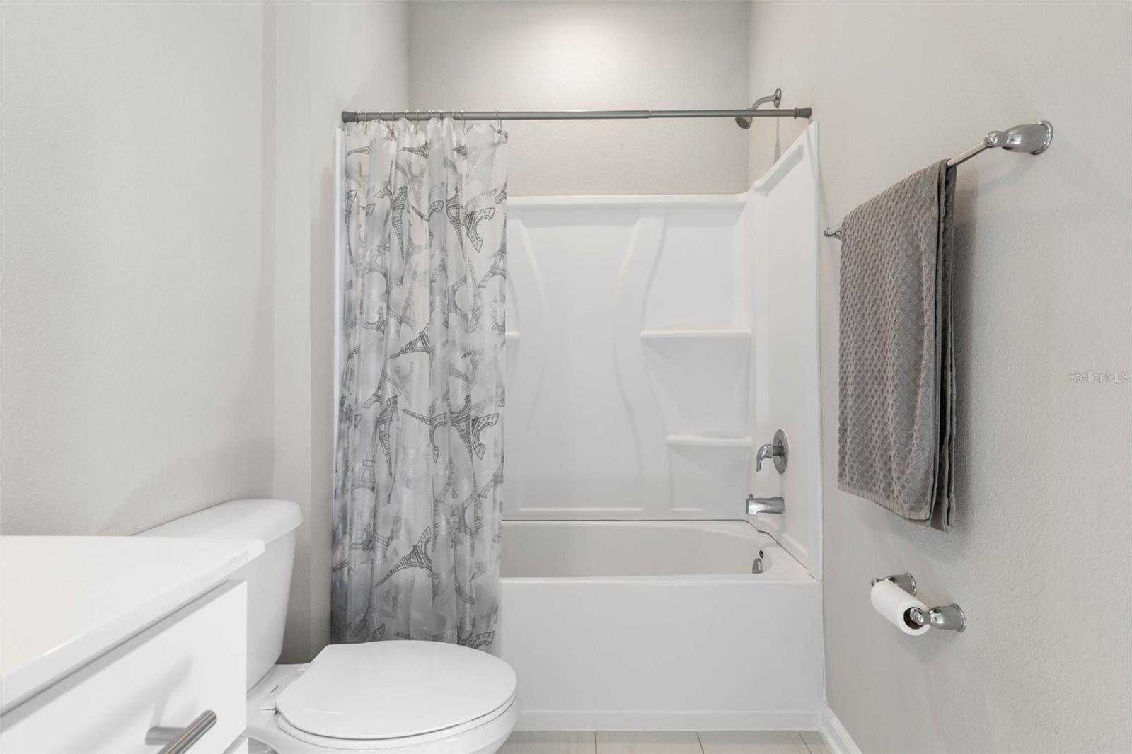 Image 14 of 33 For 363 Brandon Lakes Drive