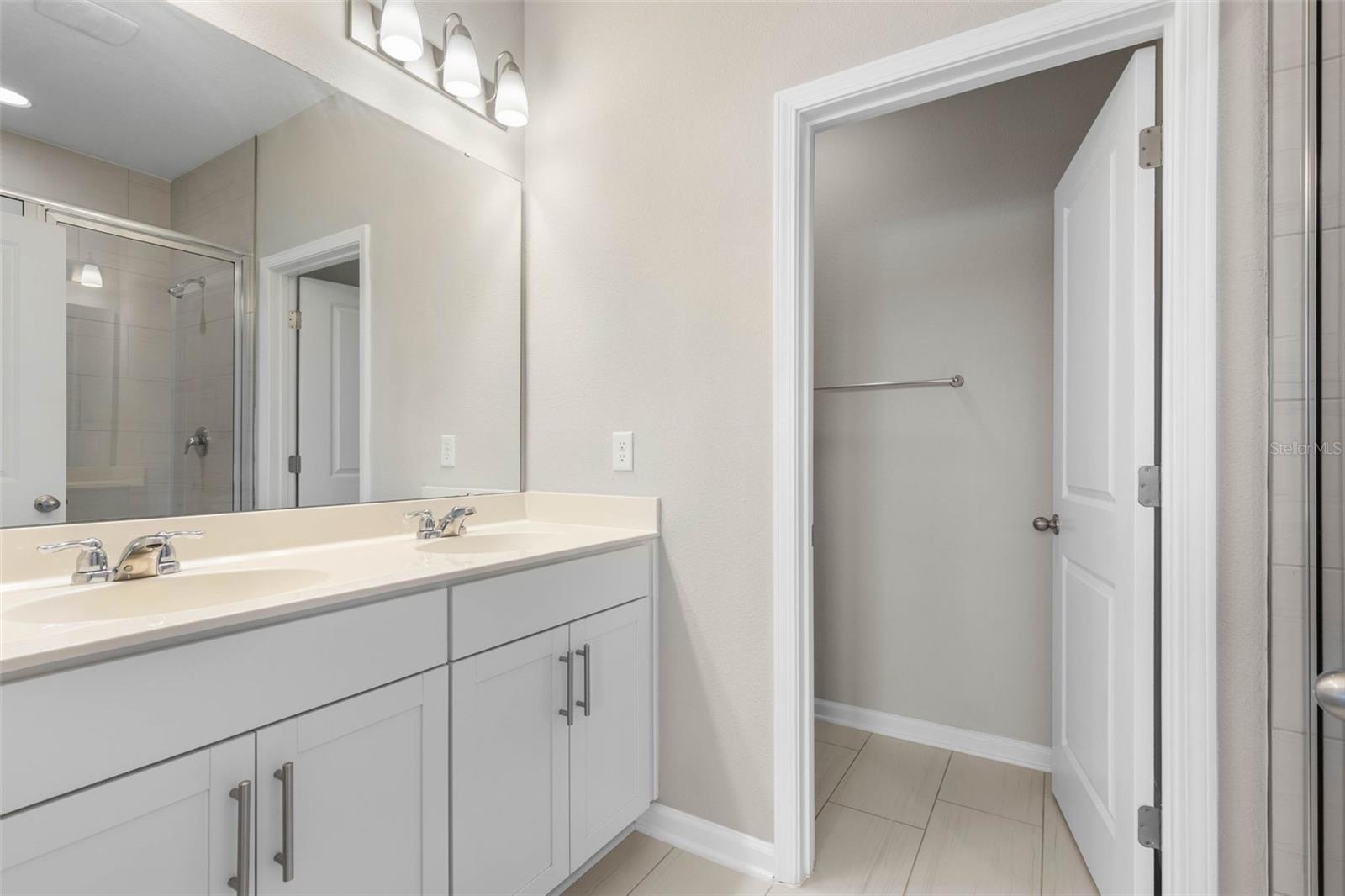 Image 16 of 33 For 363 Brandon Lakes Drive