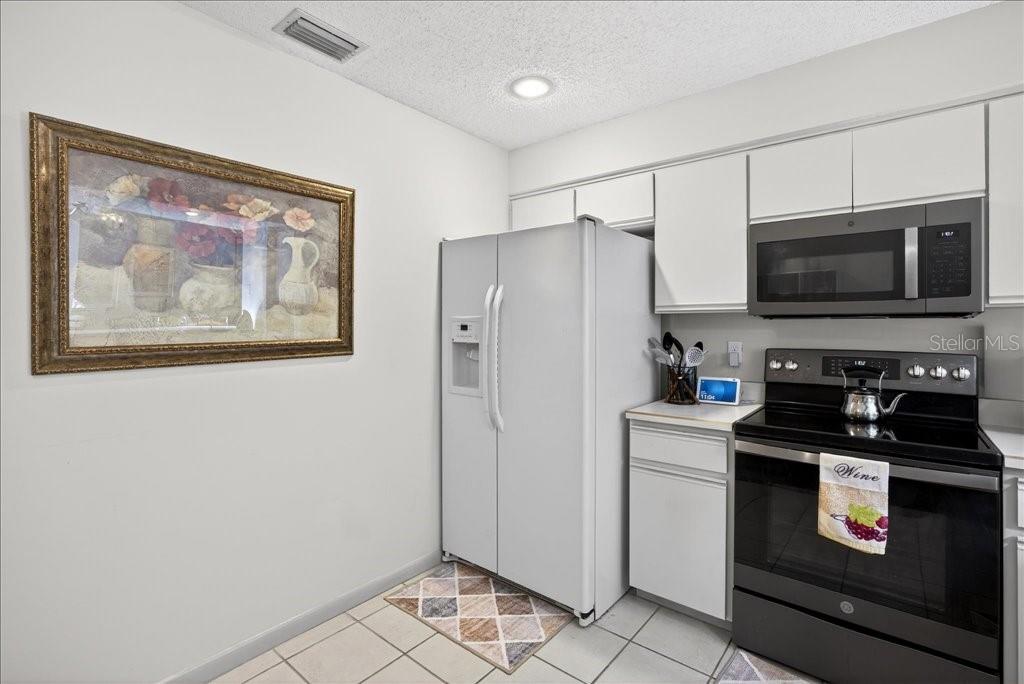 Image 10 of 29 For 16 Lake Forest Court N