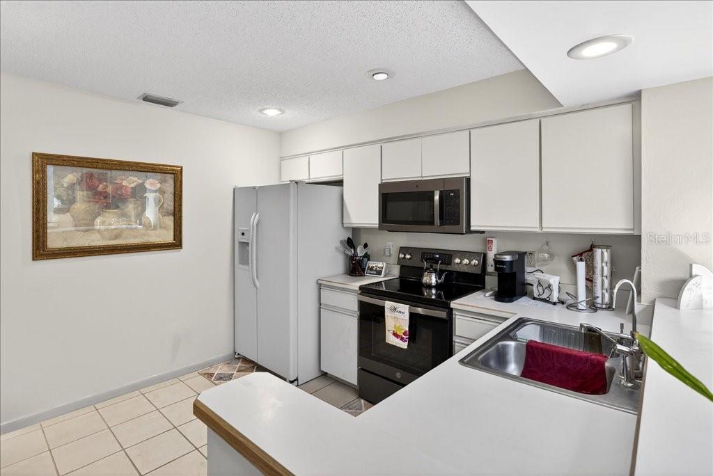 Image 13 of 29 For 16 Lake Forest Court N