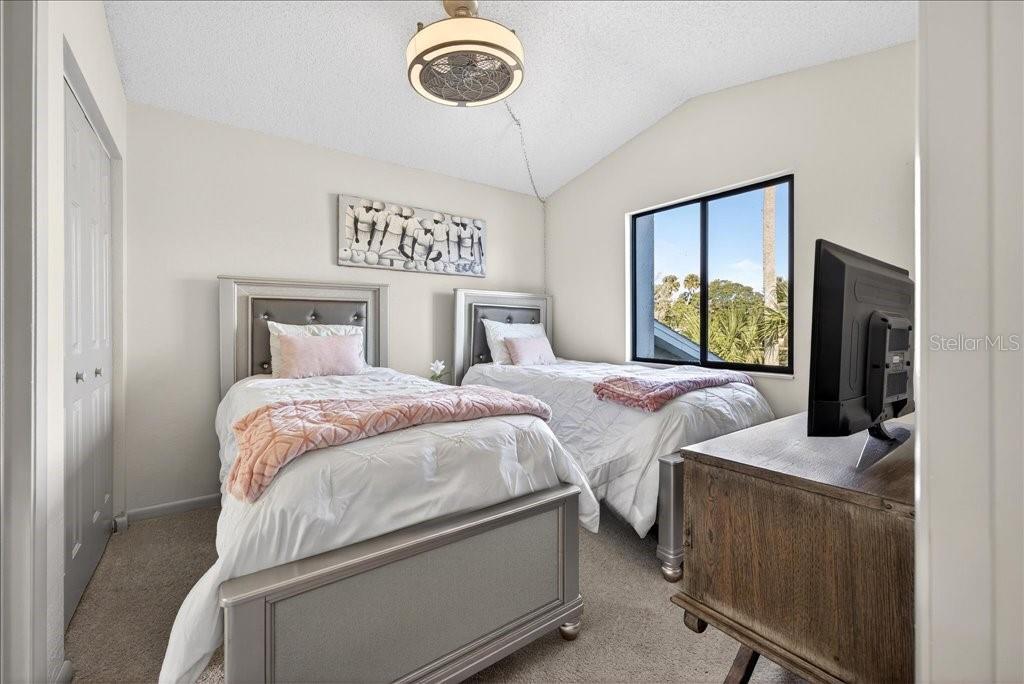 Image 23 of 29 For 16 Lake Forest Court N