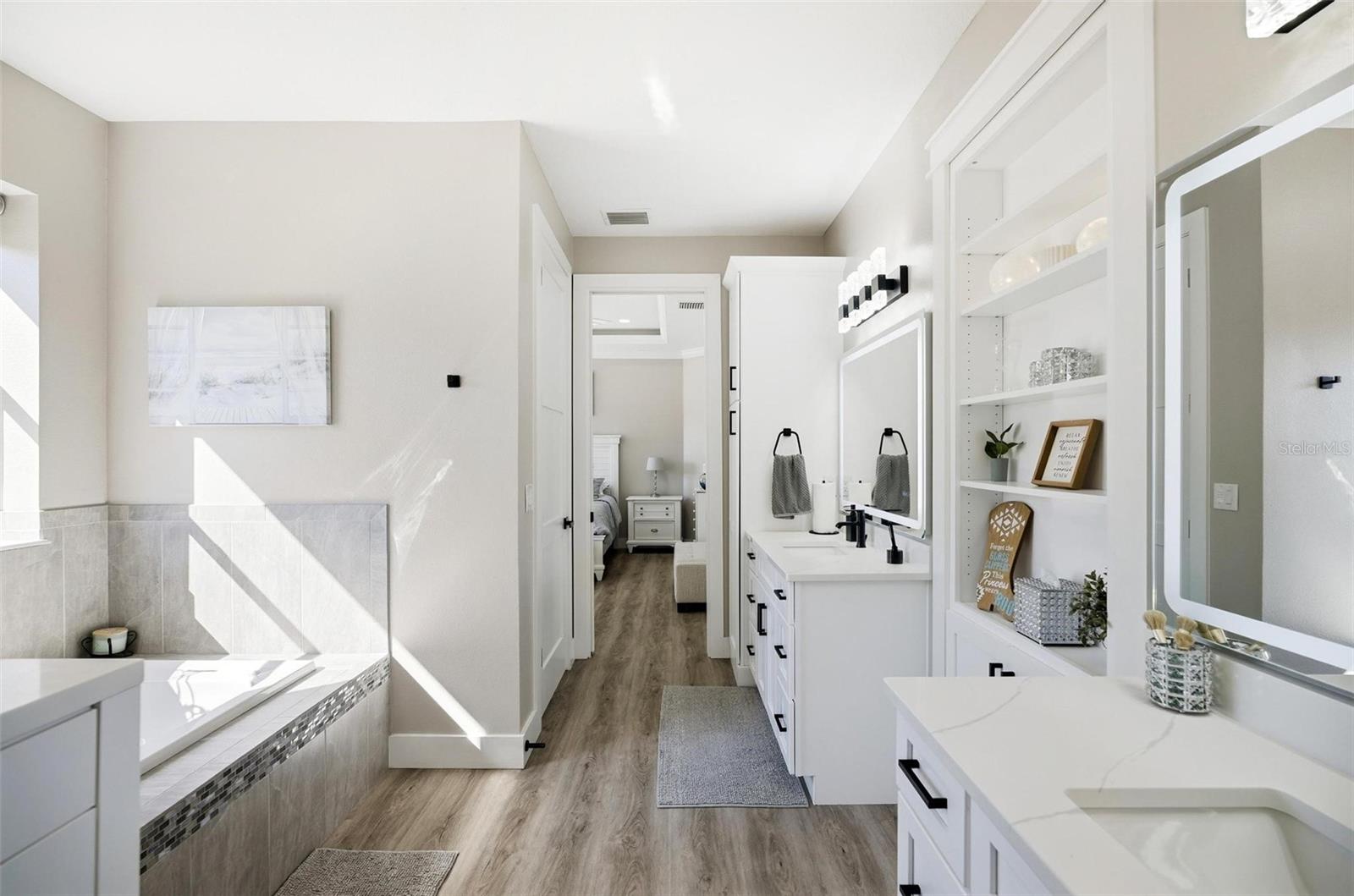 Image 15 of 99 For 4289 Old Kings Road N