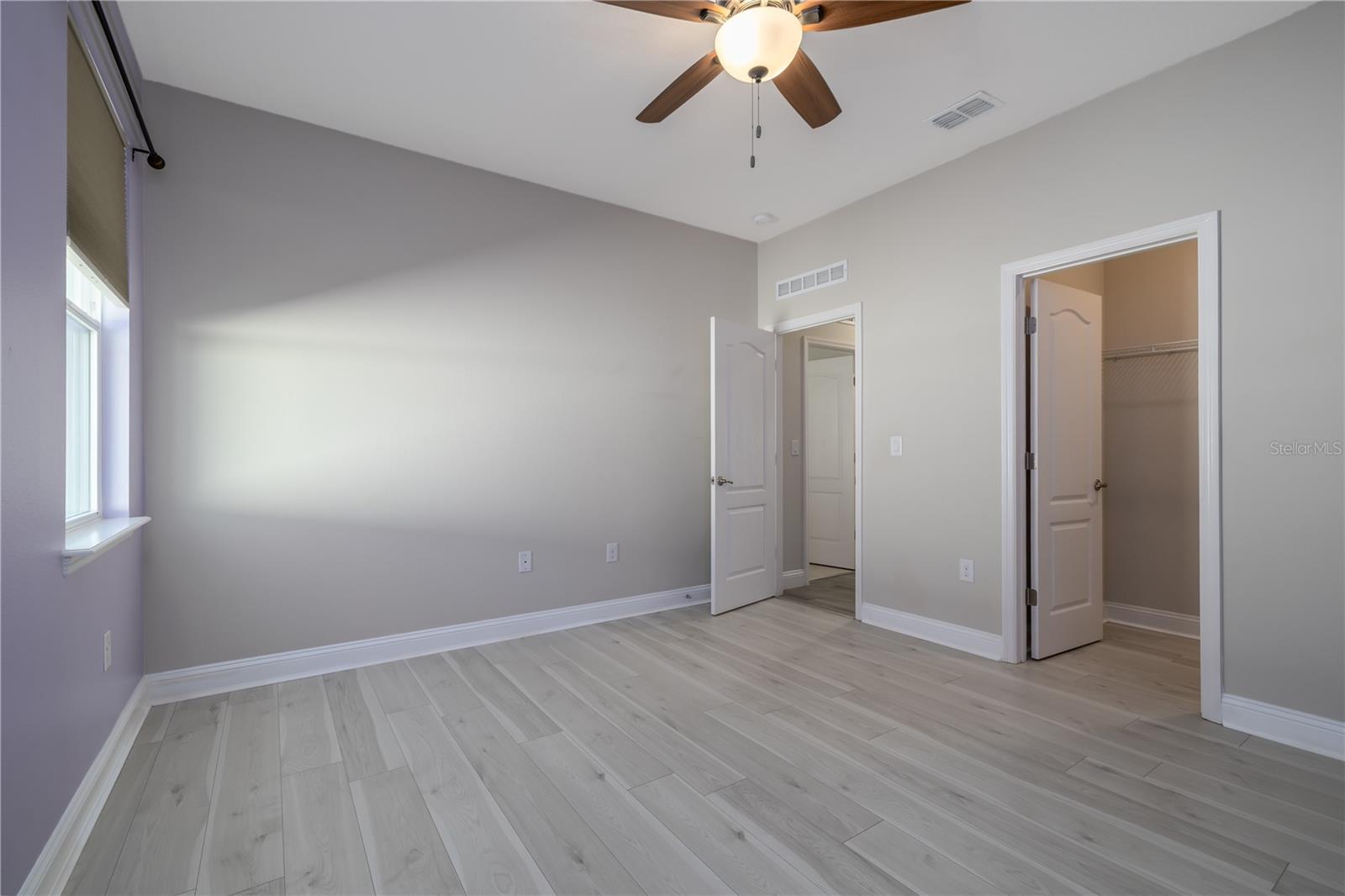 Image 23 of 33 For 6 Edison Lane