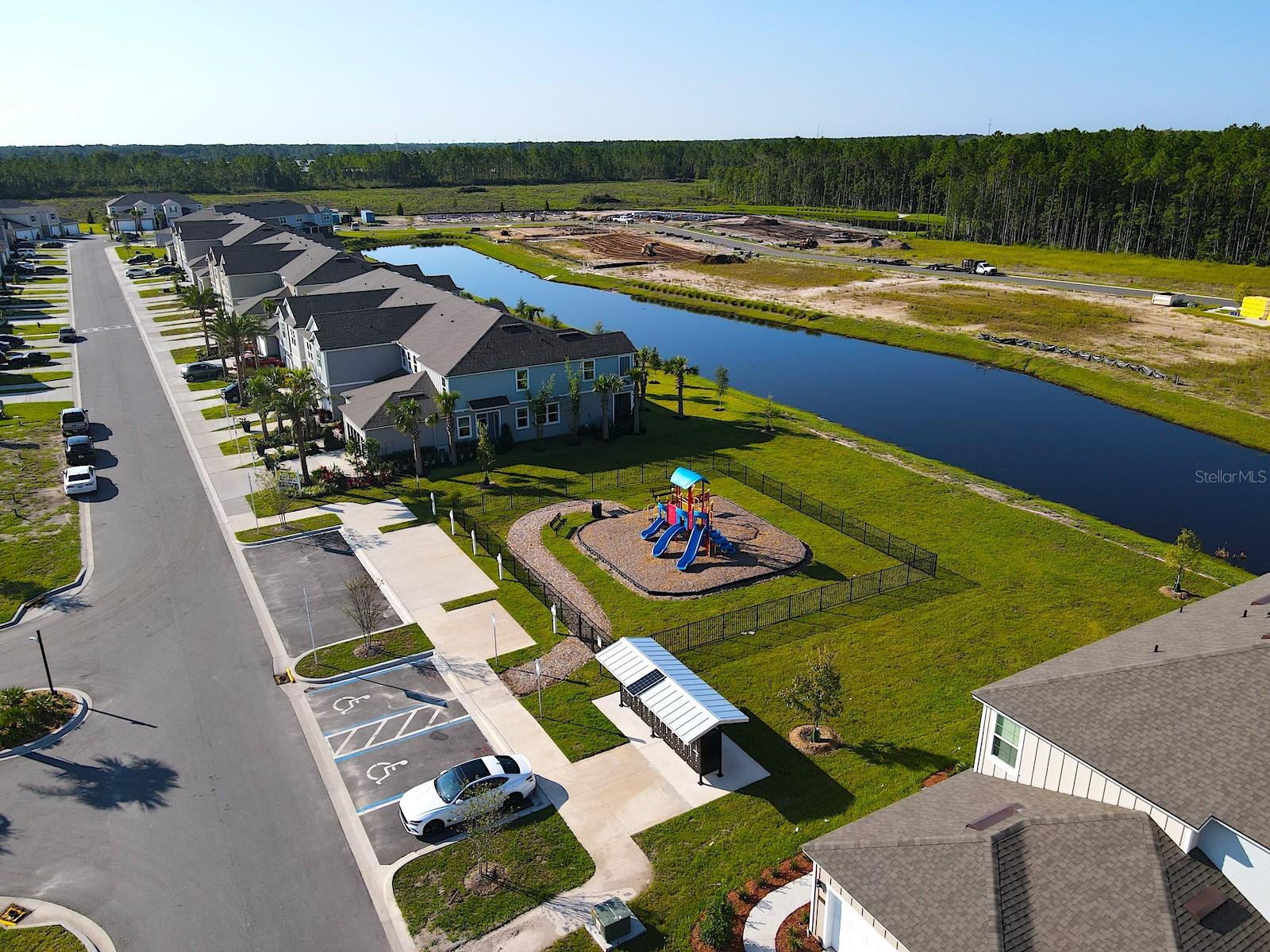 Listing photo id 4 for 121 Redbud Road