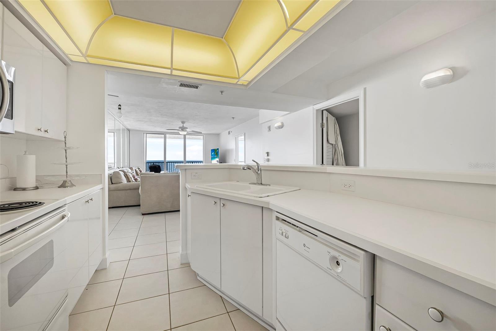 Image 10 of 52 For 4631 Atlantic Avenue 8706