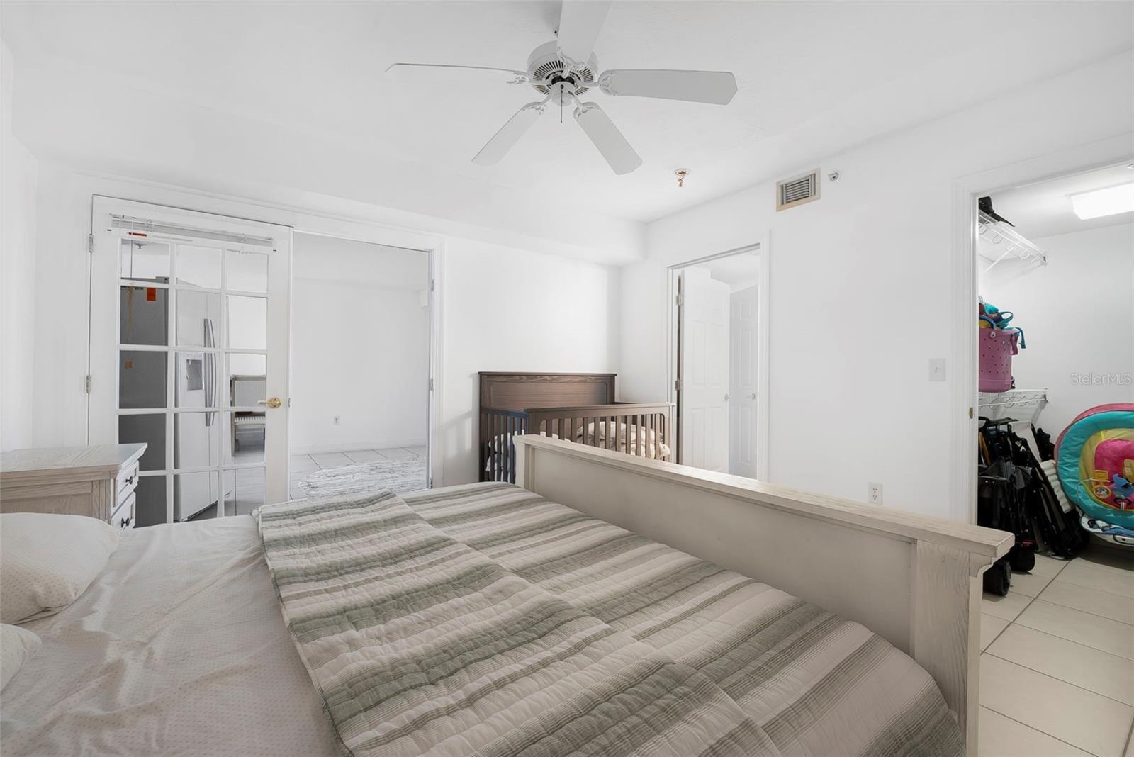 Image 21 of 52 For 4631 Atlantic Avenue 8706