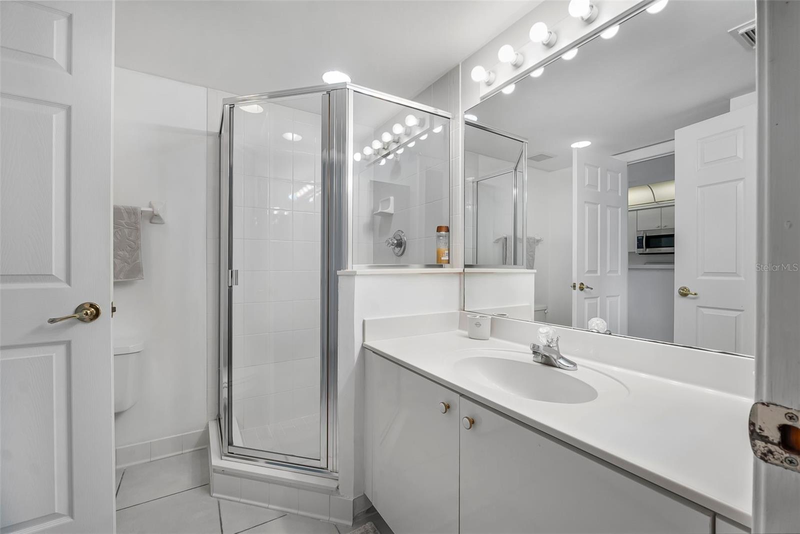 Image 26 of 52 For 4631 Atlantic Avenue 8706