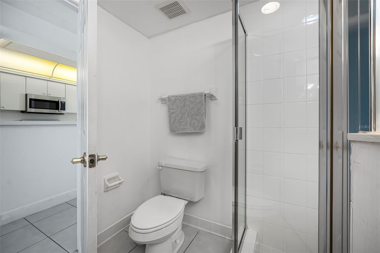 Image 27 of 52 For 4631 Atlantic Avenue 8706