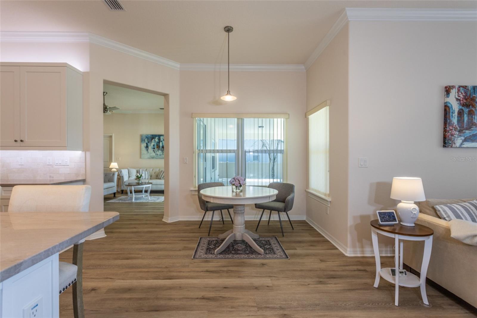 Listing photo id 10 for 1591 Lambert Avenue