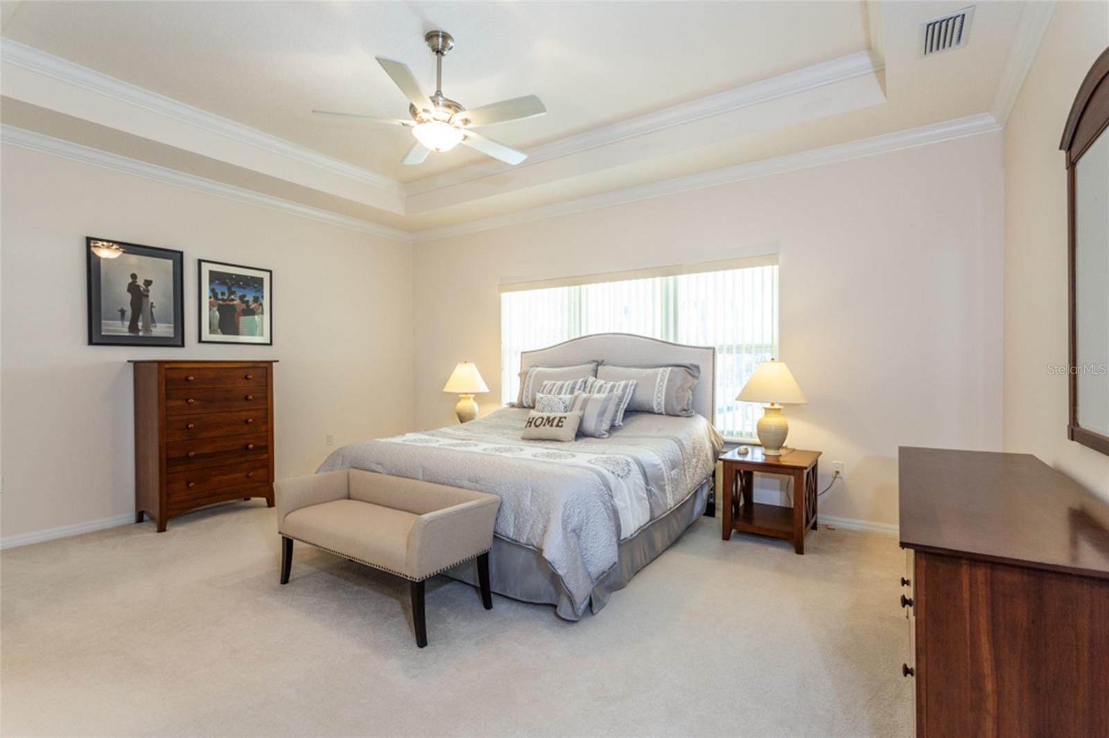 Listing photo id 12 for 1591 Lambert Avenue