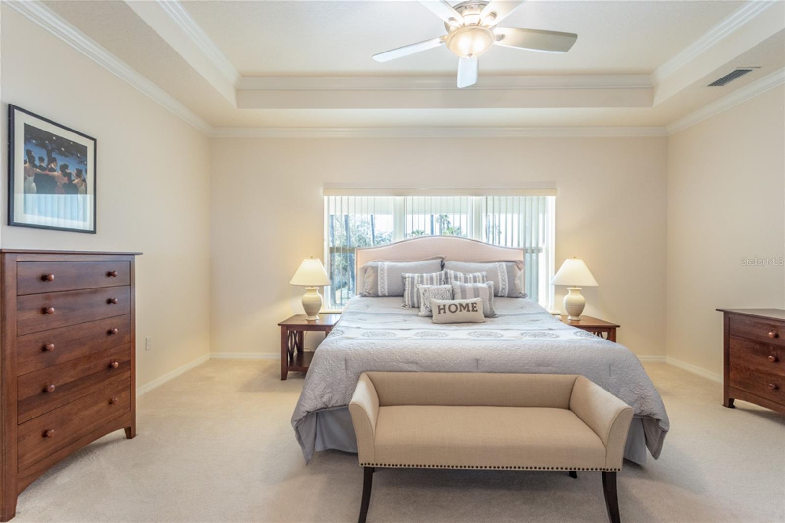 Listing photo id 13 for 1591 Lambert Avenue