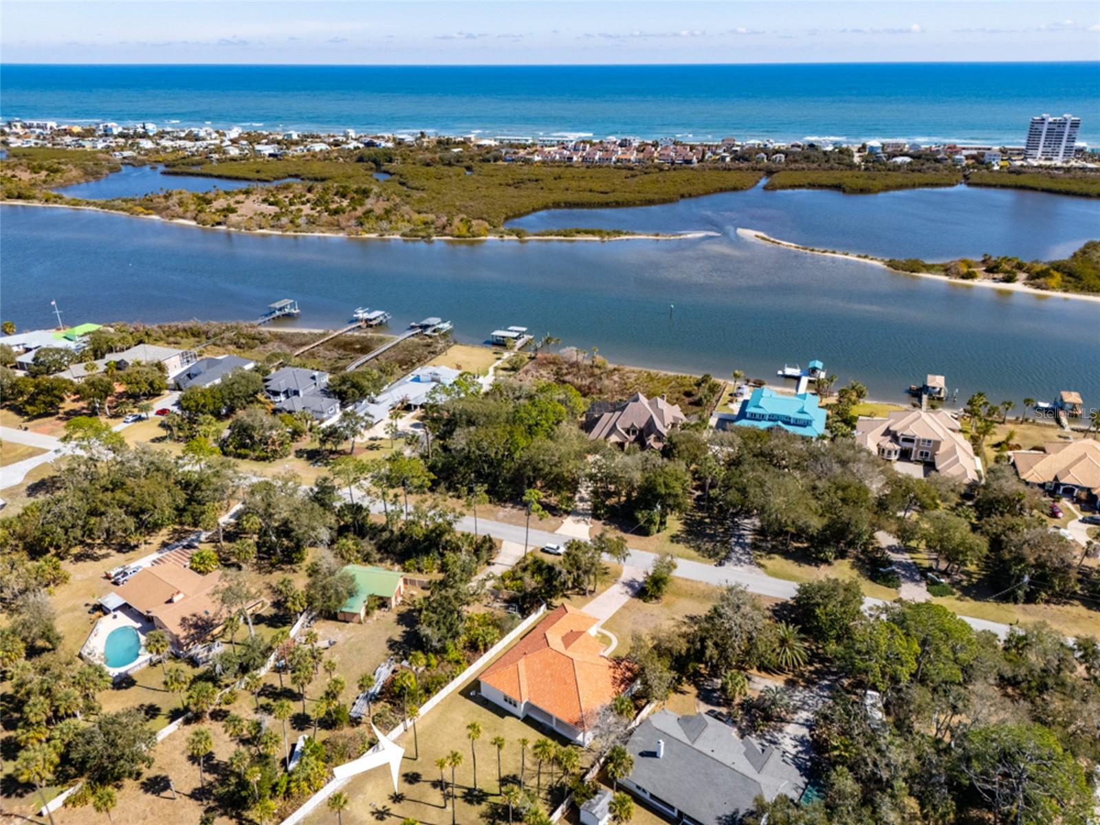 Listing photo id 0 for 1591 Lambert Avenue