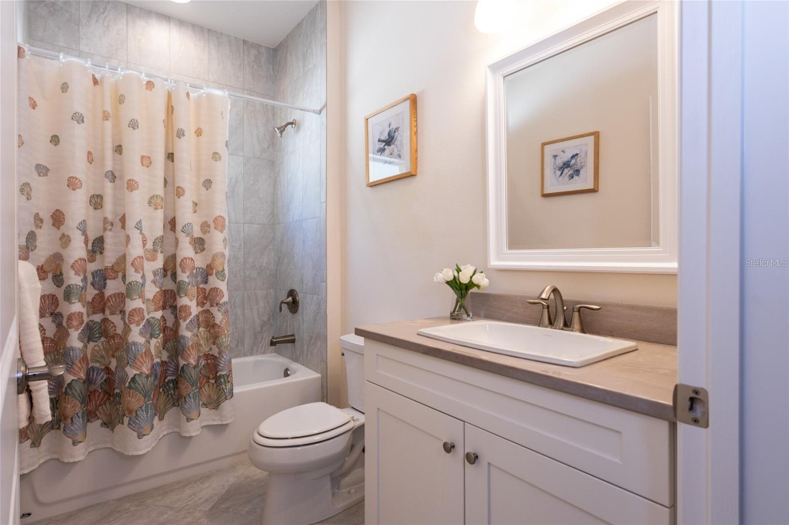 Listing photo id 18 for 1591 Lambert Avenue