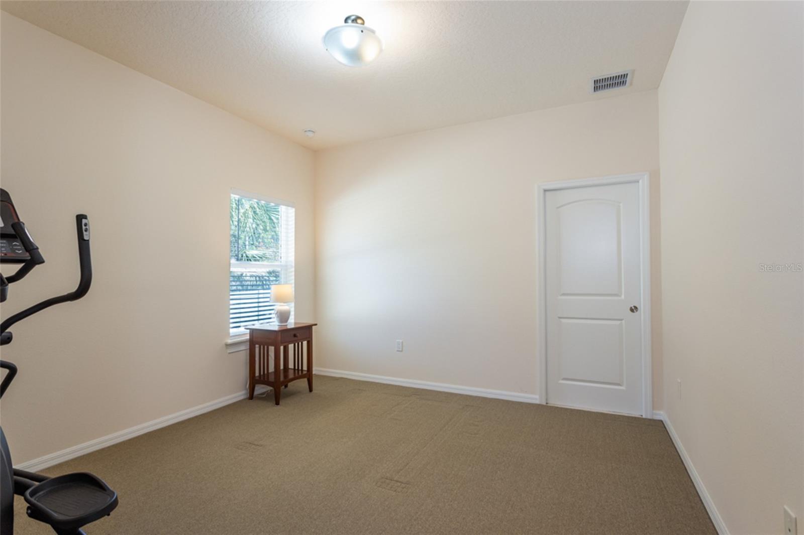 Listing photo id 20 for 1591 Lambert Avenue