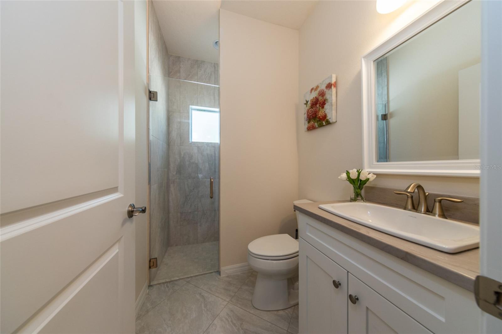 Listing photo id 21 for 1591 Lambert Avenue