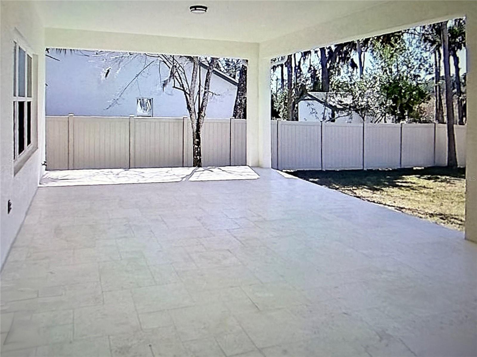 Listing photo id 23 for 1591 Lambert Avenue