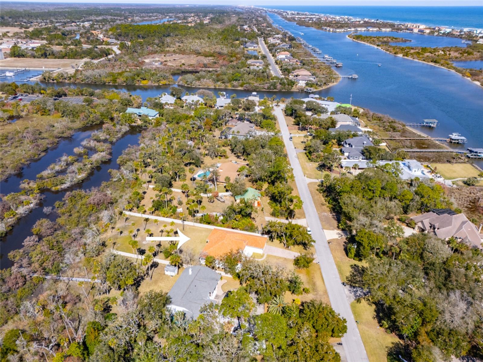 Listing photo id 26 for 1591 Lambert Avenue