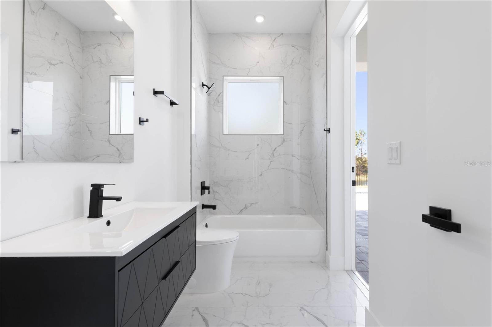 Image 29 of 44 For 34 Fallen Oak Lane