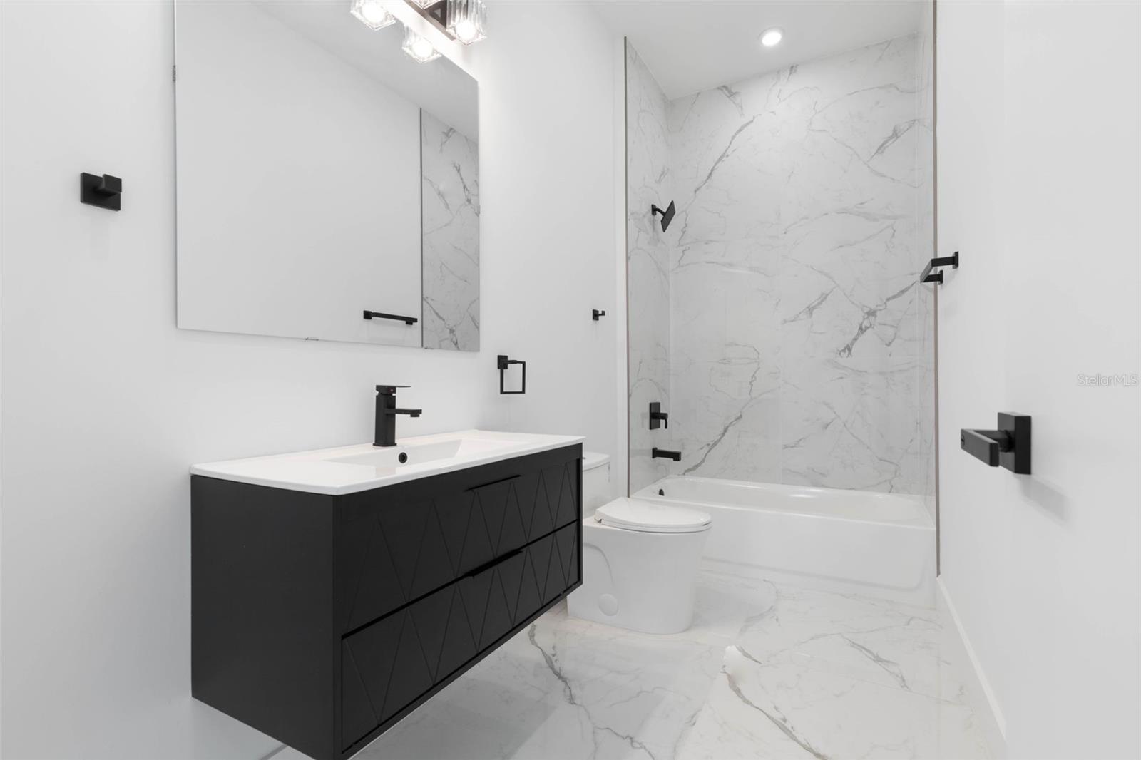 Image 32 of 44 For 34 Fallen Oak Lane