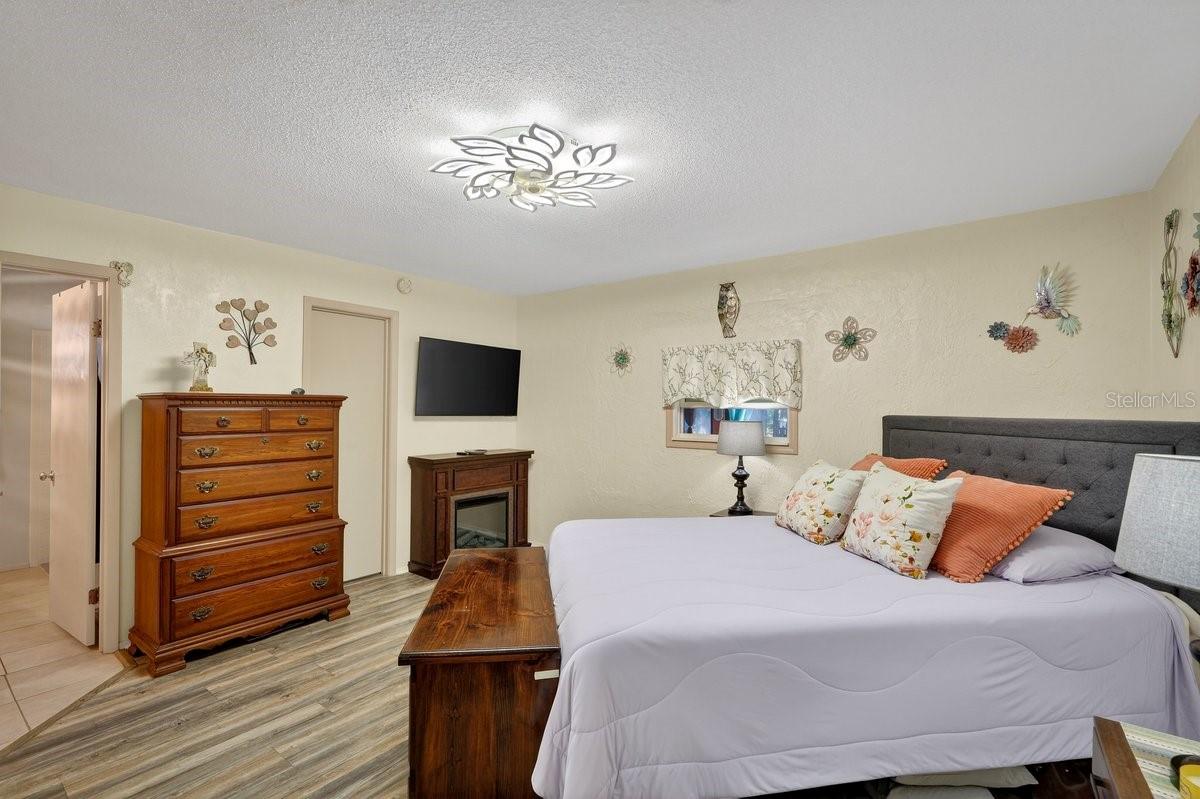 Image 14 of 58 For 33 Lakepoint Circle