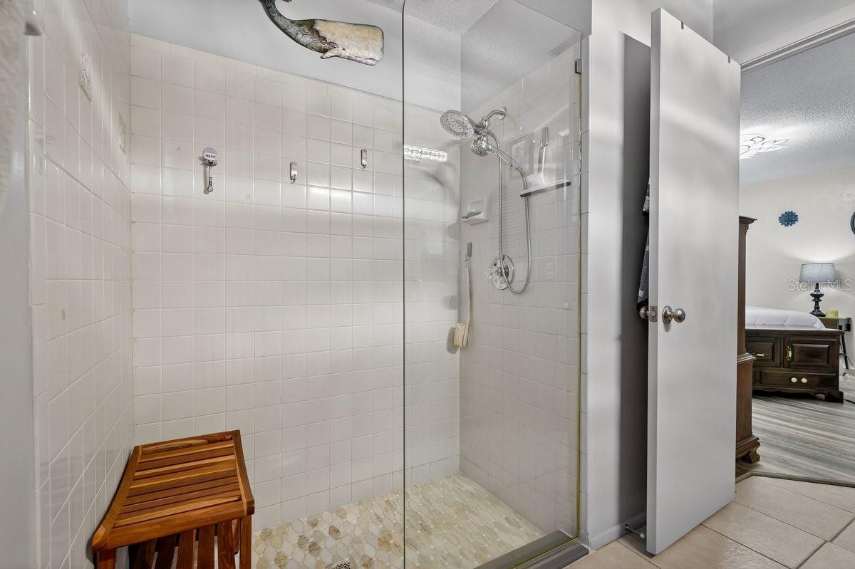 Image 19 of 58 For 33 Lakepoint Circle