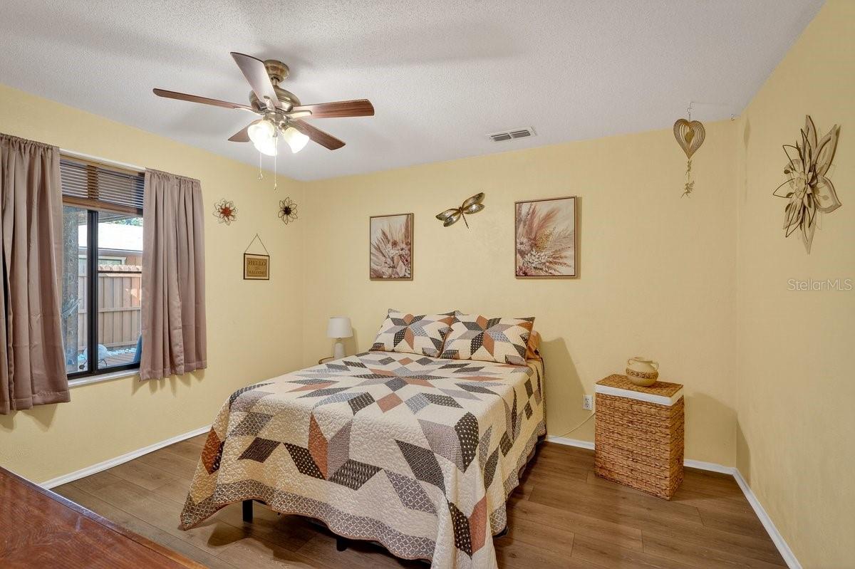 Image 20 of 58 For 33 Lakepoint Circle