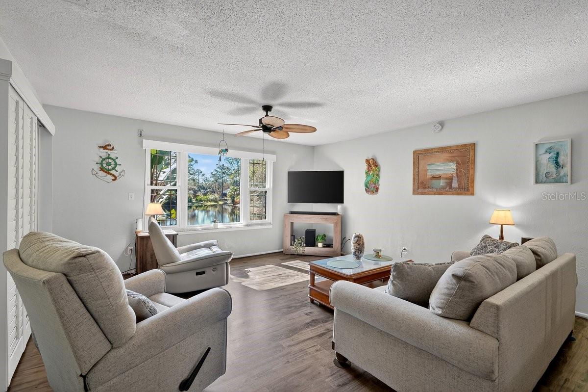 Image 6 of 58 For 33 Lakepoint Circle