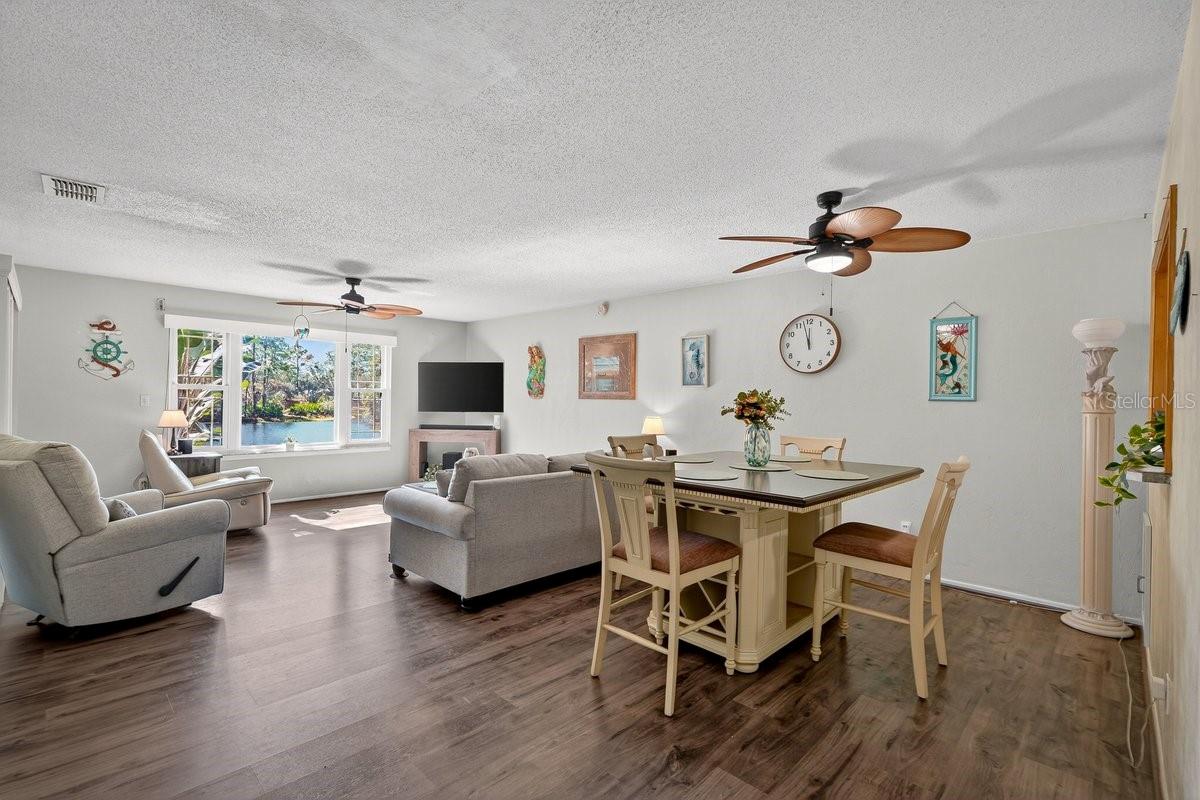 Image 9 of 58 For 33 Lakepoint Circle