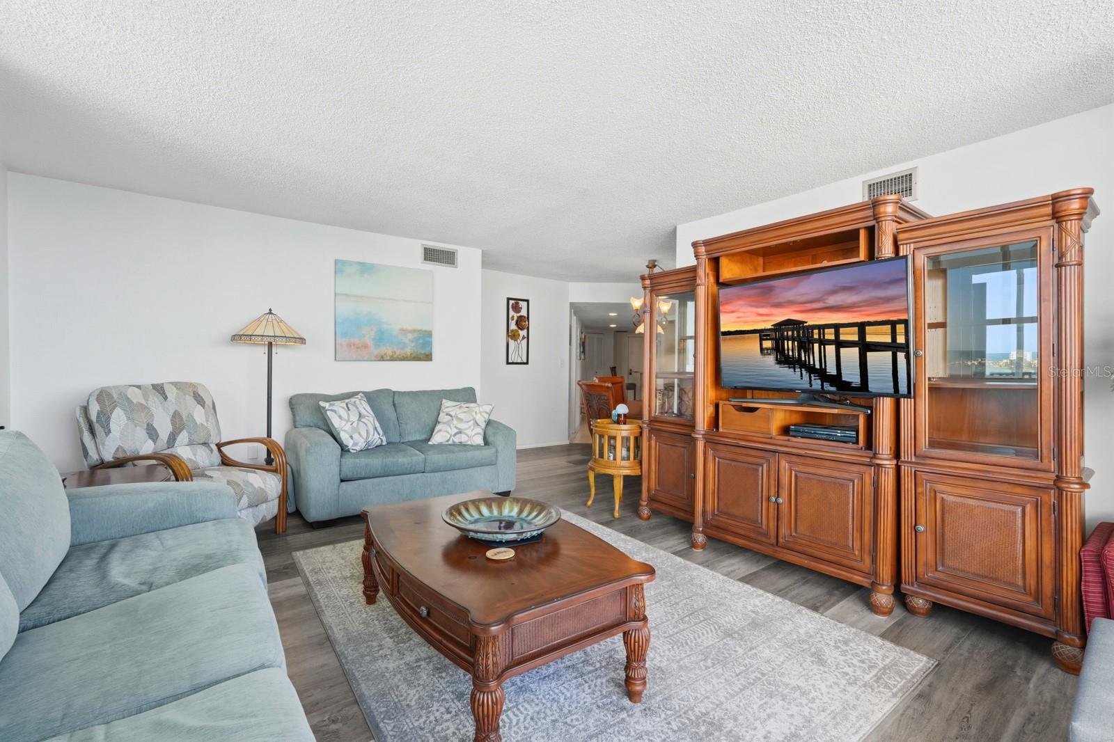 Image 15 of 47 For 925 Halifax Avenue 903