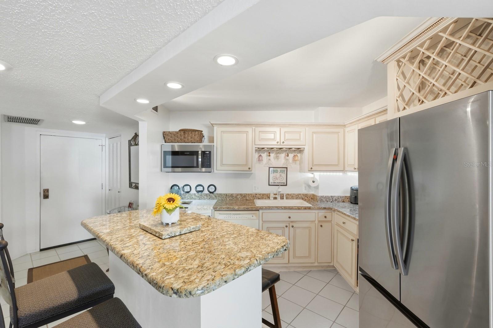 Image 8 of 47 For 925 Halifax Avenue 903