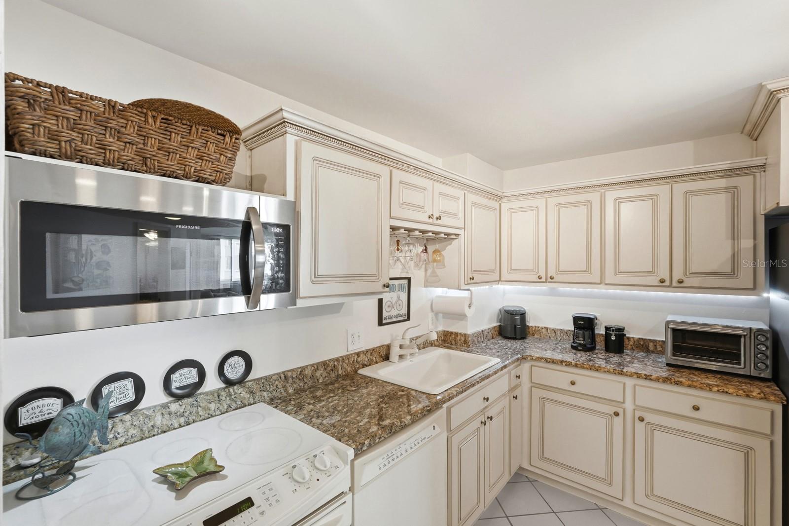 Image 9 of 47 For 925 Halifax Avenue 903