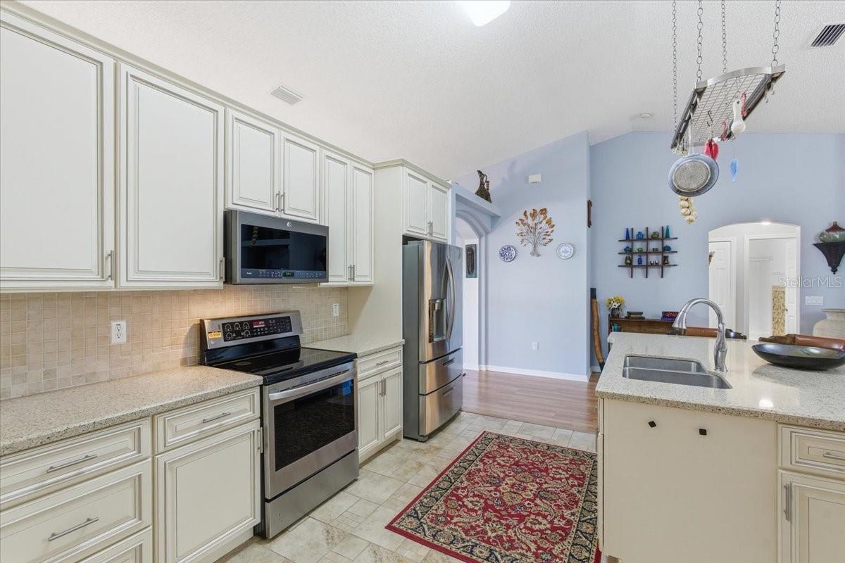 Image 14 of 44 For 64 Belvedere Lane