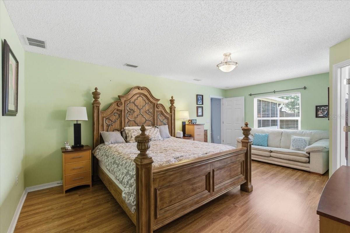 Image 20 of 44 For 64 Belvedere Lane