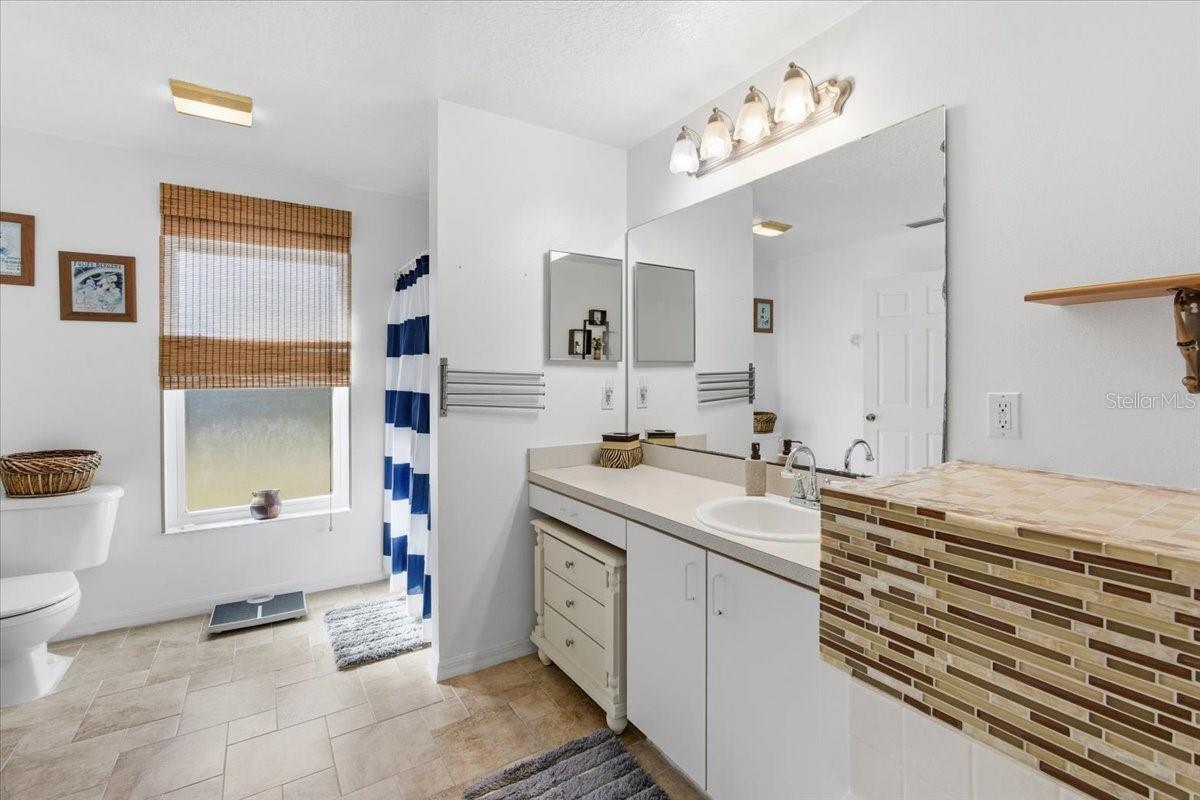 Image 24 of 44 For 64 Belvedere Lane