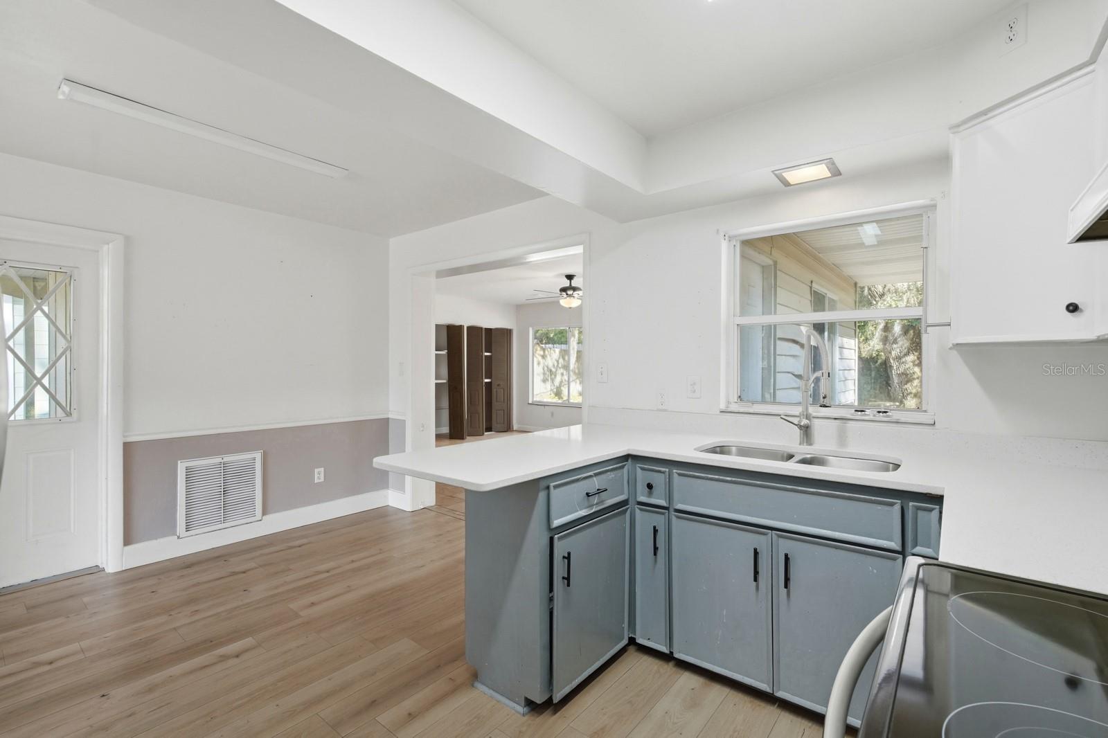 Image 16 of 44 For 133 Crestwood Avenue