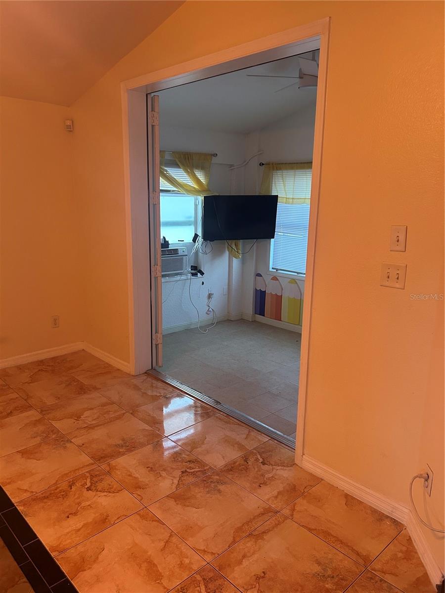 Image 13 of 19 For 7903 Oakstone Court