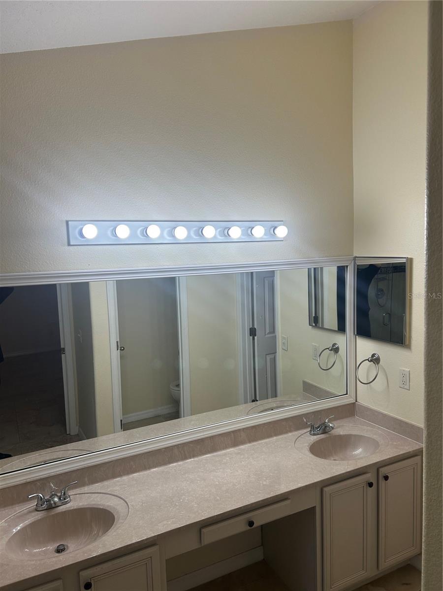 Image 9 of 19 For 7903 Oakstone Court