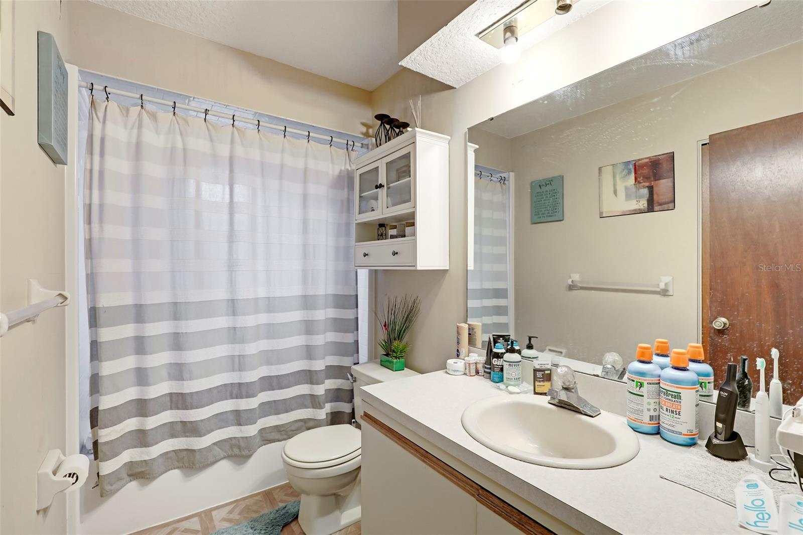 Image 13 of 28 For 531 Loring Avenue