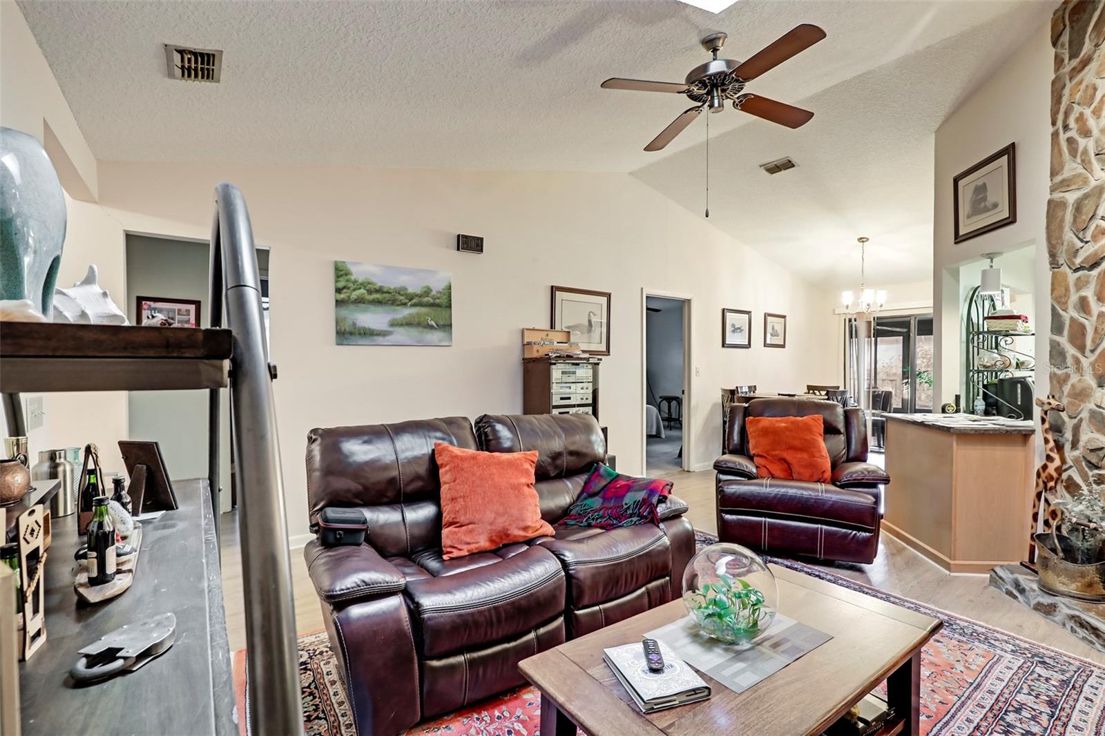 Image 14 of 28 For 531 Loring Avenue