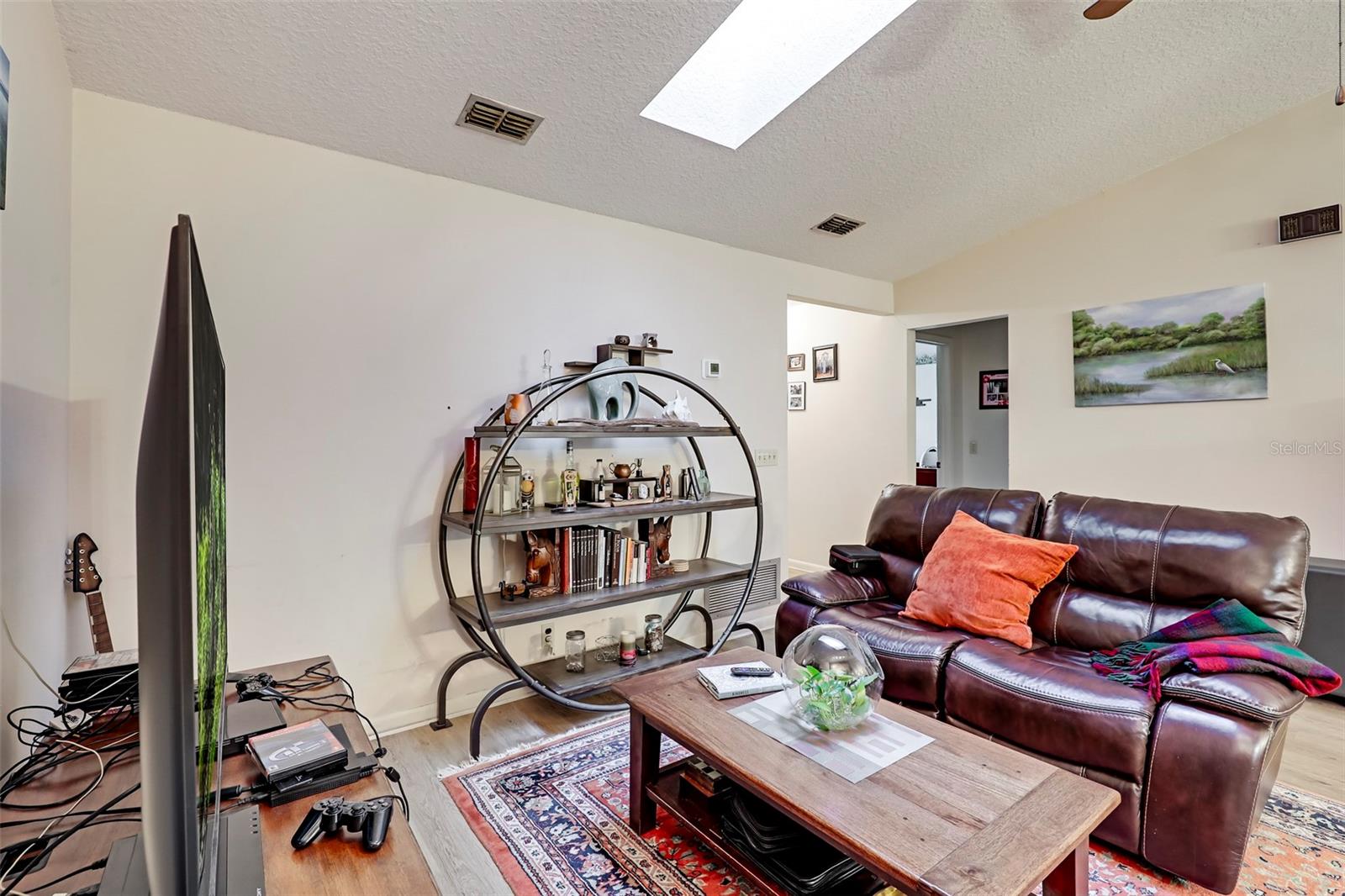 Image 15 of 28 For 531 Loring Avenue