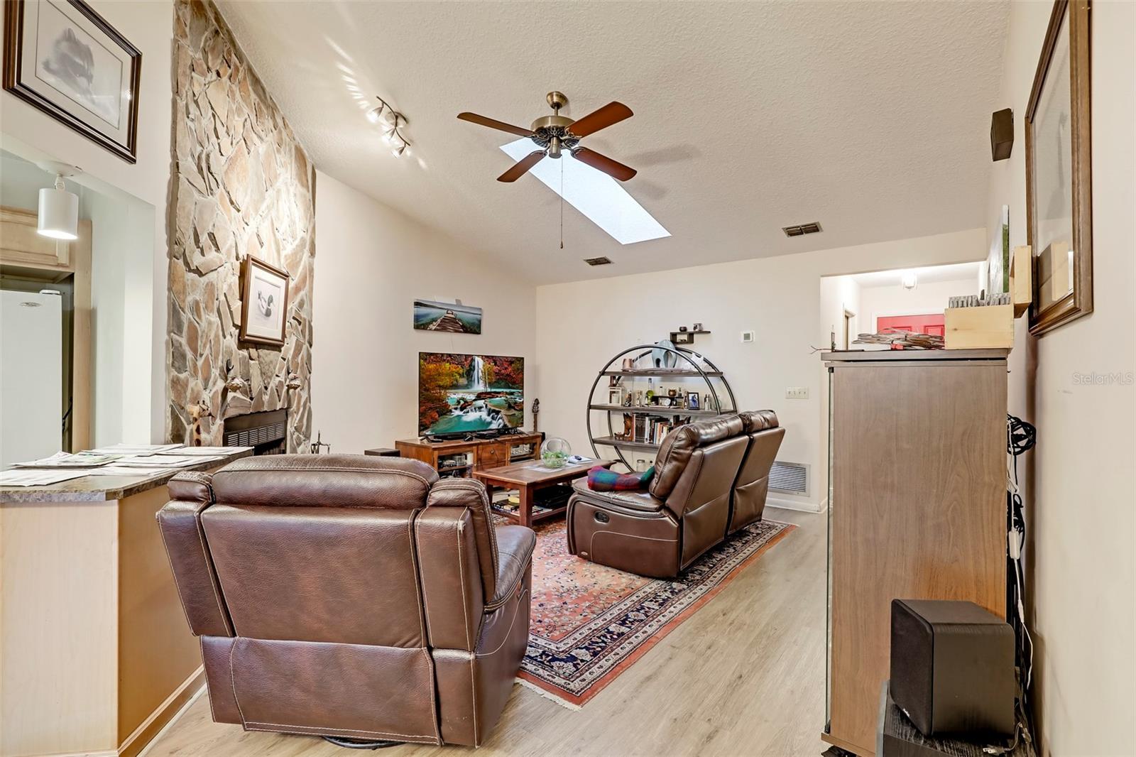 Image 16 of 28 For 531 Loring Avenue