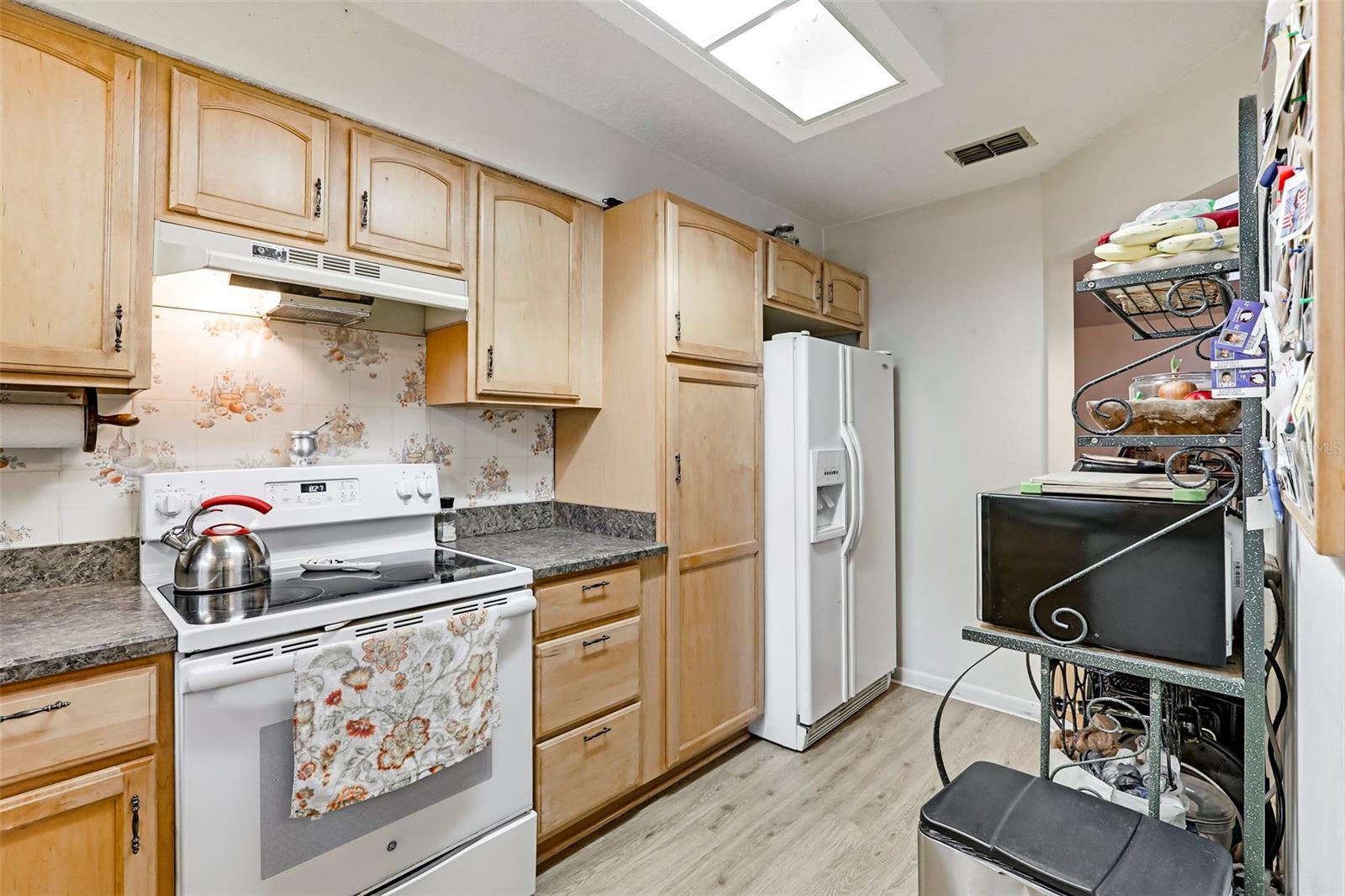 Image 19 of 28 For 531 Loring Avenue