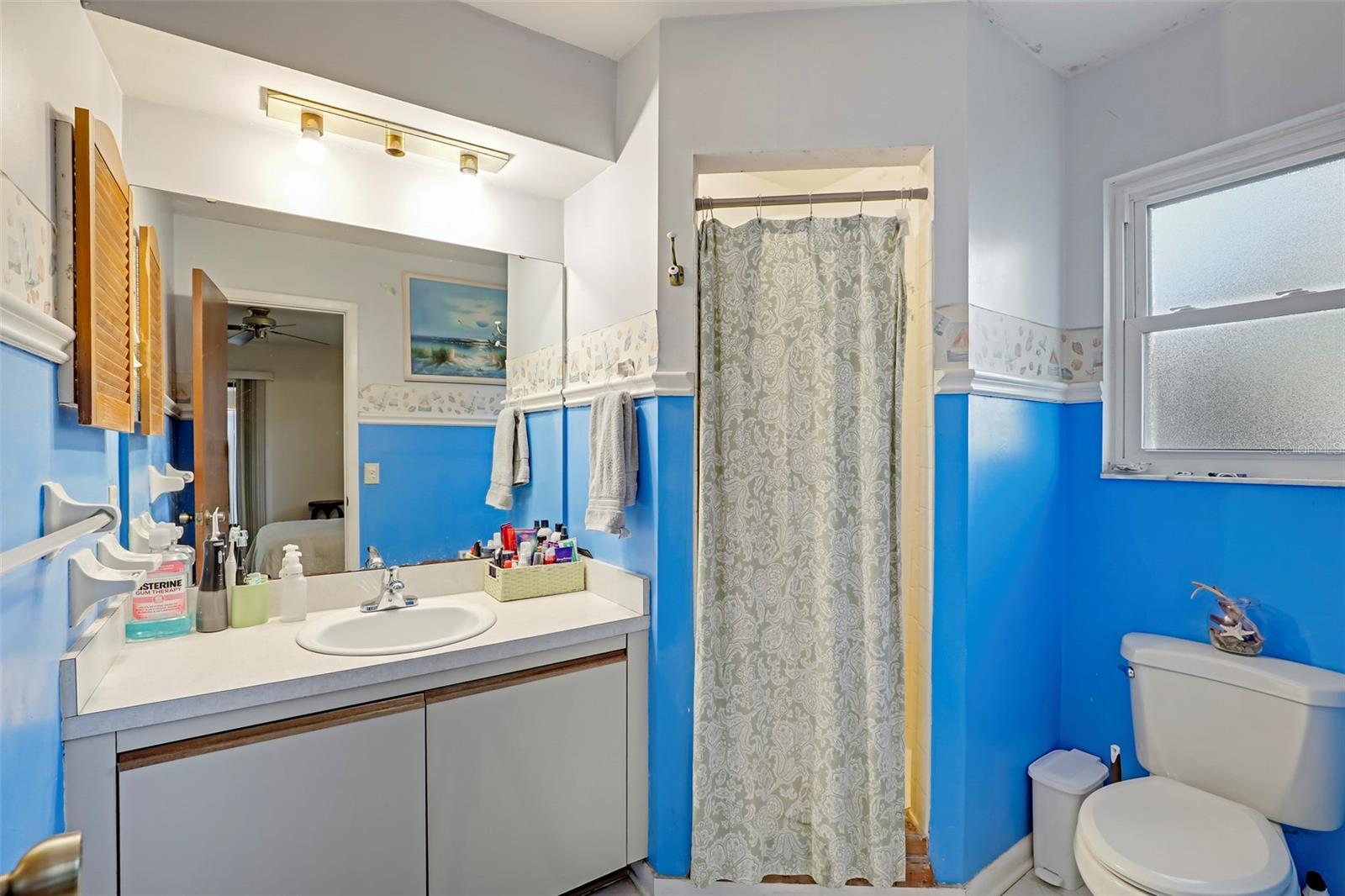 Image 23 of 28 For 531 Loring Avenue