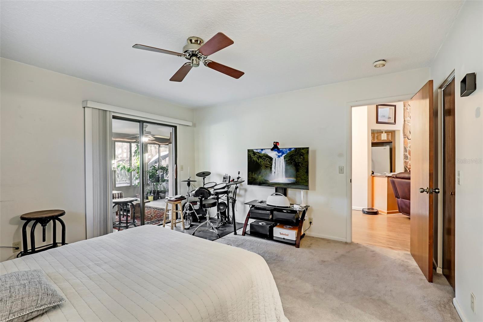 Image 6 of 28 For 531 Loring Avenue