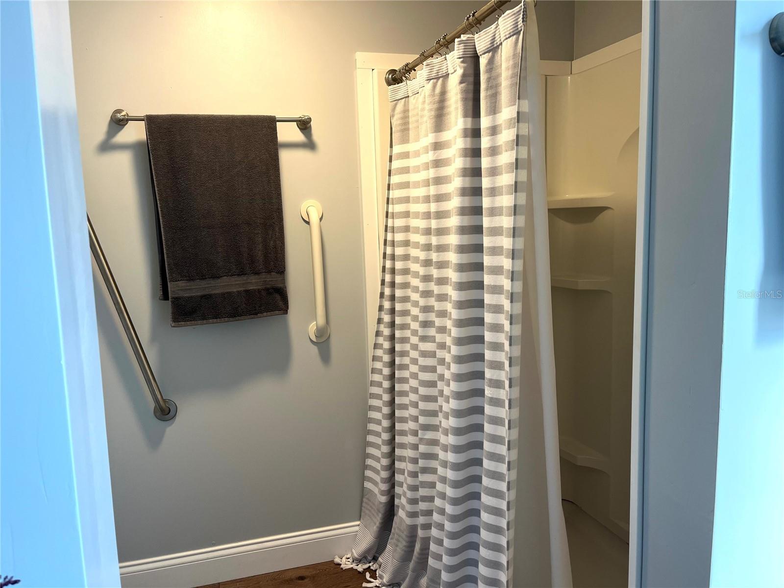 Image 23 of 53 For 197 Monitor Drive