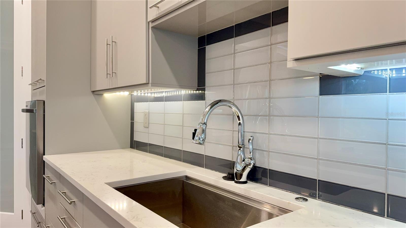 Image 10 of 30 For 142 Harbor Village Point S